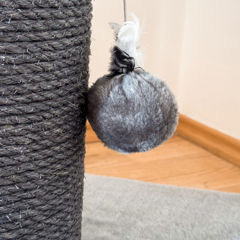 Škrabadlo Mia XXL, šedá, 57x57x100 cm